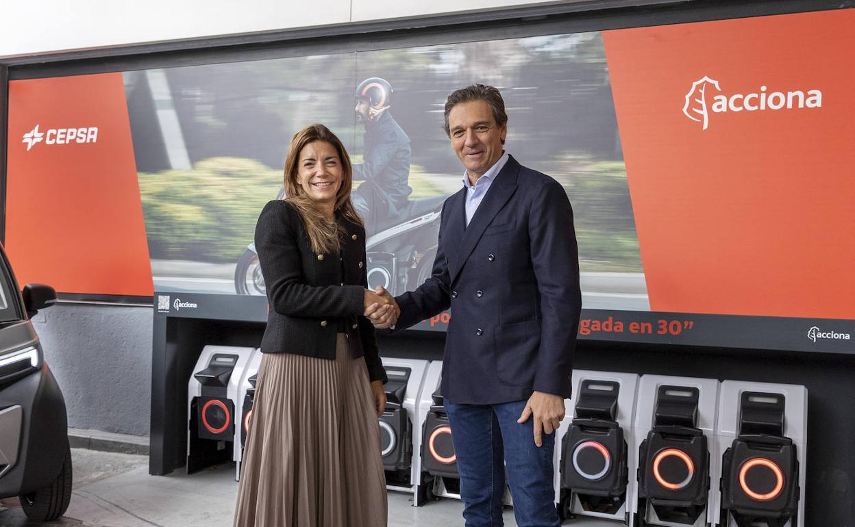 ACCIONA y Cepsa se alían para impulsar la movilidad sostenible mediante una red de intercambiadores de baterías