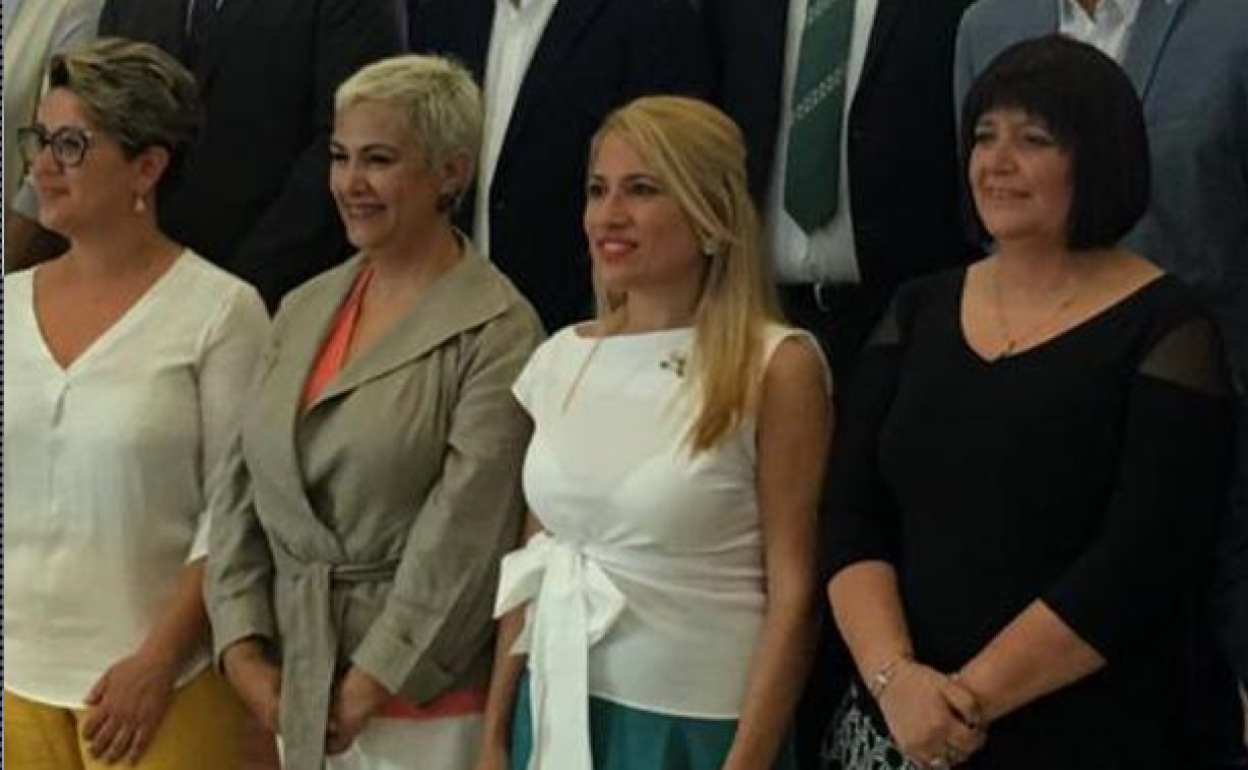 De derecha a izquierda, la concejala de Nueva Canarias, Catalina Sánchez, junto a la concejala Minerva Artiles, de Agrupa Sureste, la alcaldesa de Ingenio Ana Hernández y María Pilar Arbelo, concejala de Unidas Podemos en una imagen tomada en el Ayuntamiento de Ingenio en 2019. 