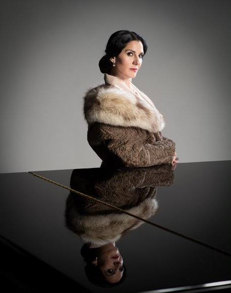 Diana Navarro se estrena en el teatro interpretando a Concha Piquer. 