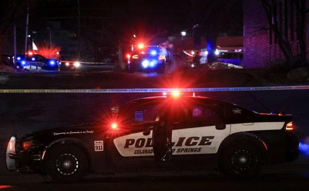 Un joven de 22 años asesina a tiros a 5 personas en un club gay de Colorado