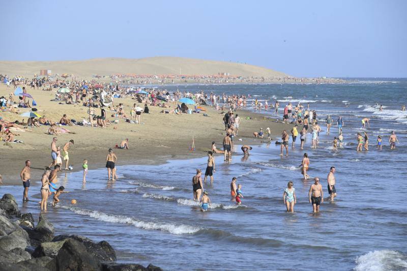 San Bartolomé quiere prohibir el tabaco en algunas playas y habilitar otras para perros