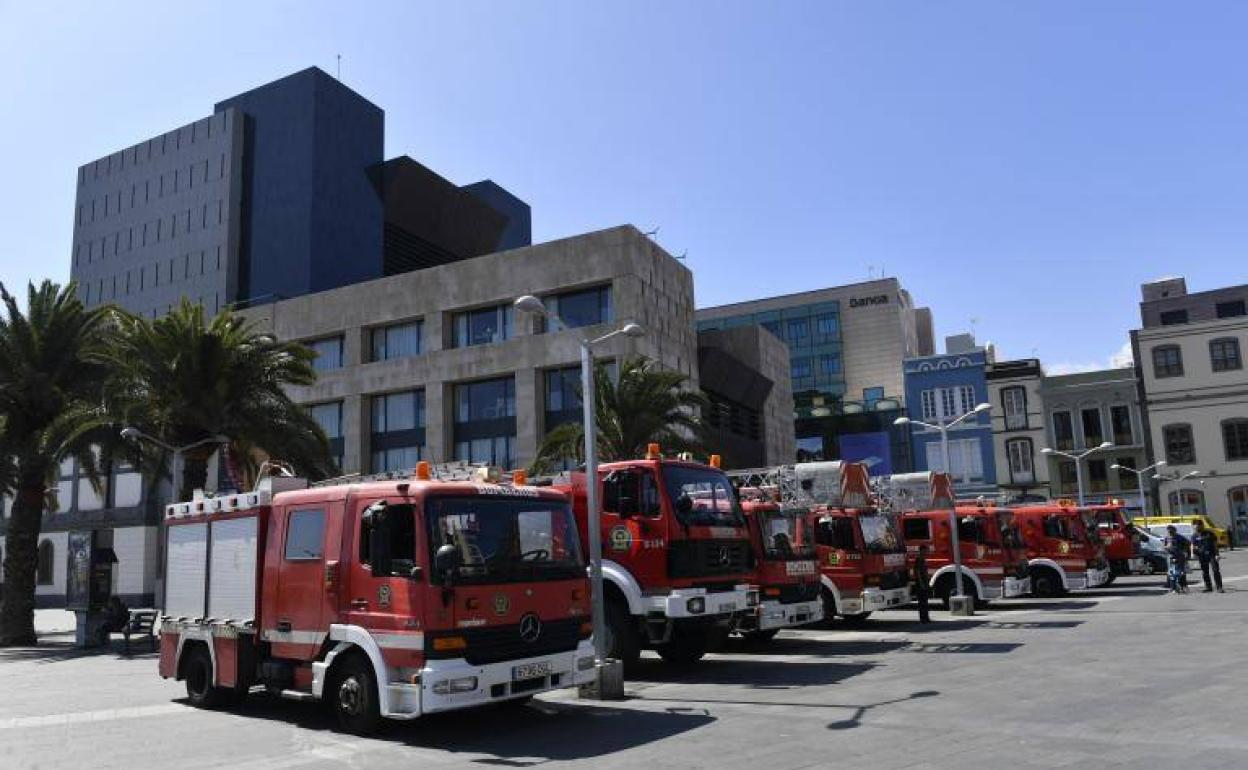 Imagen de archivo de camiones de bomberos de Las Palmas.