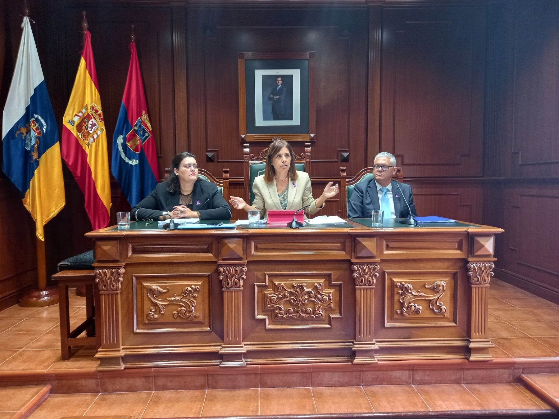 Un momento de la rueda de prensa, con Celeste López, Carmen Hernández y Sergio Suárez. 