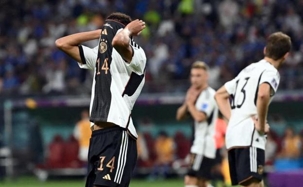 Los futbolistas de Alemania, incrédulos en la derrota ante Japón/REUTERS