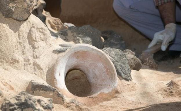 Boca de vasija encontrada en las últimas excavaciones. 