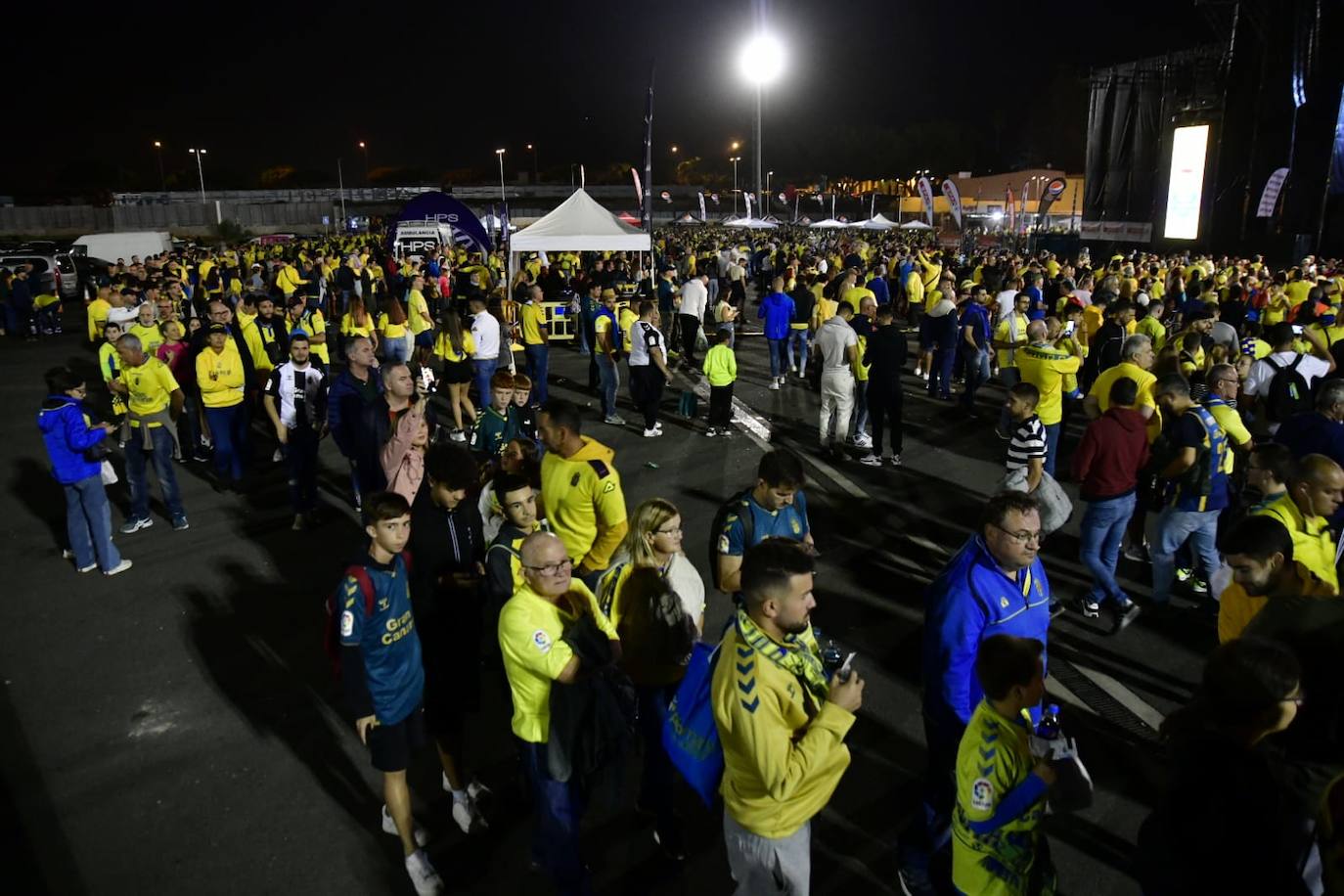 Fotos: La afición recibe por todo lo alto a los jugadores de la UD en Fondos de Segura