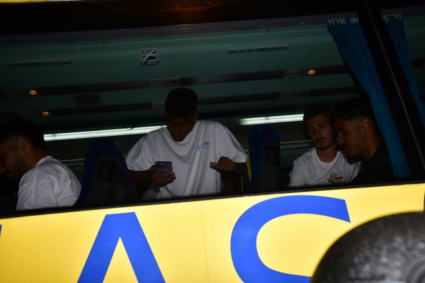 Fotos: La afición recibe por todo lo alto a los jugadores de la UD en Fondos de Segura