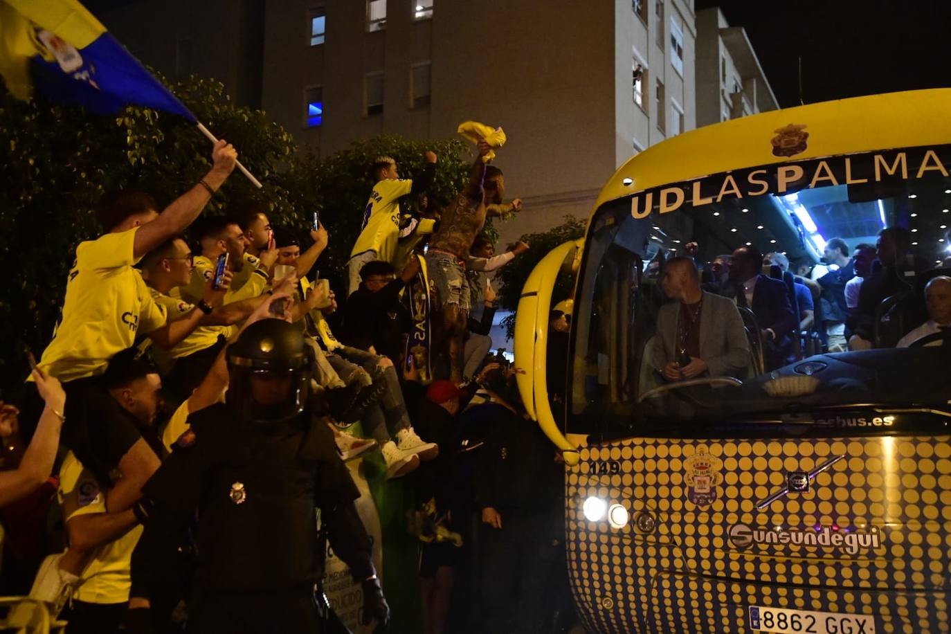 Fotos: La afición recibe por todo lo alto a los jugadores de la UD en Fondos de Segura