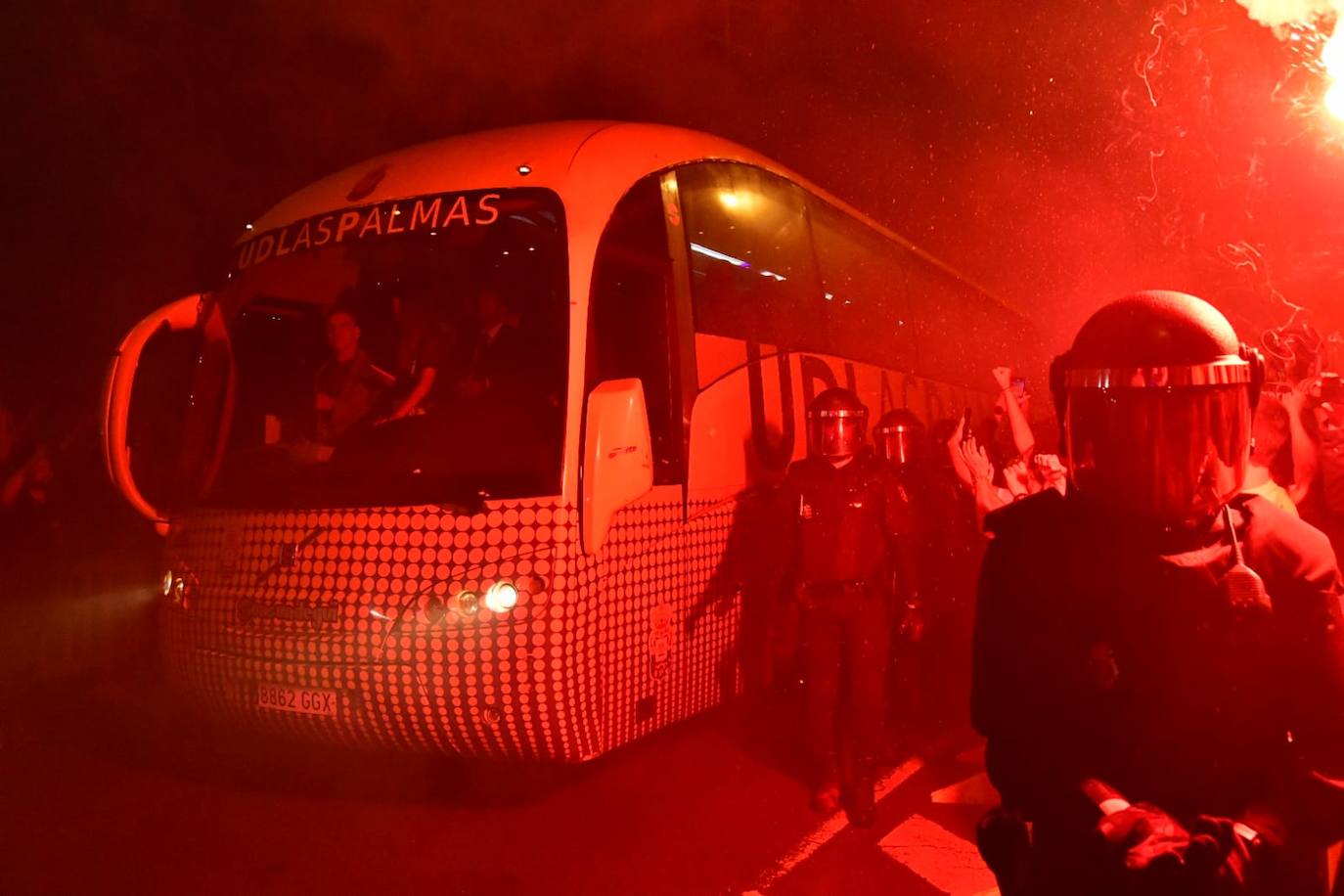 Fotos: La afición recibe por todo lo alto a los jugadores de la UD en Fondos de Segura