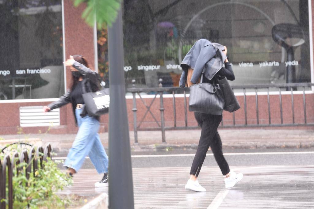 Fotos: Sábado pasado por agua en la capital grancanaria