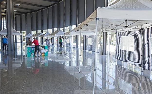 Interior del Palacio de Congresos de San Bartolomé de Tirajana durante los preparativos de un evento. 