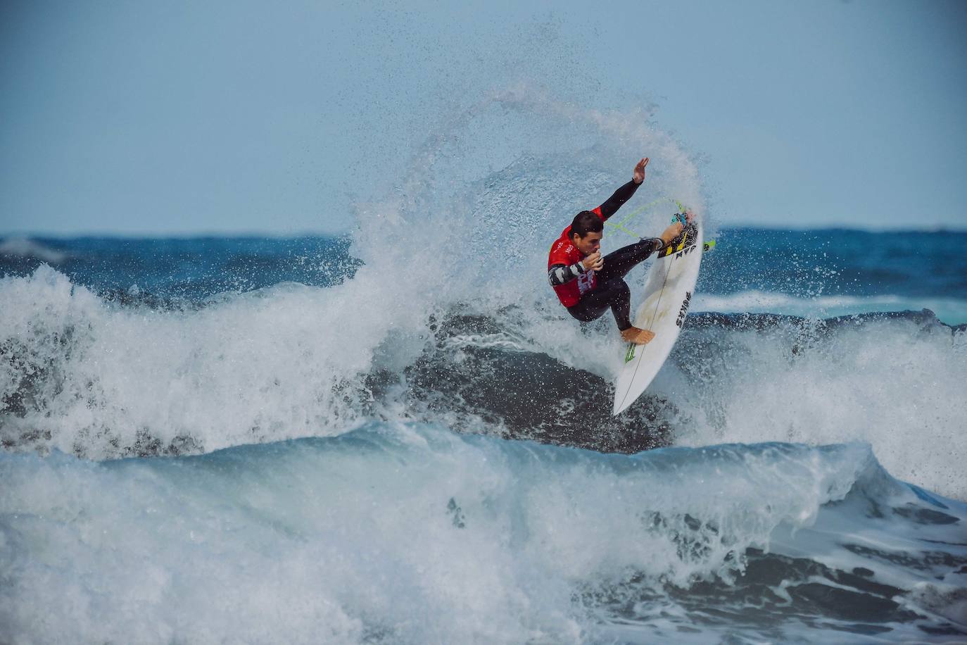 Todo preparado para el mejor surf en Las Canteras. 