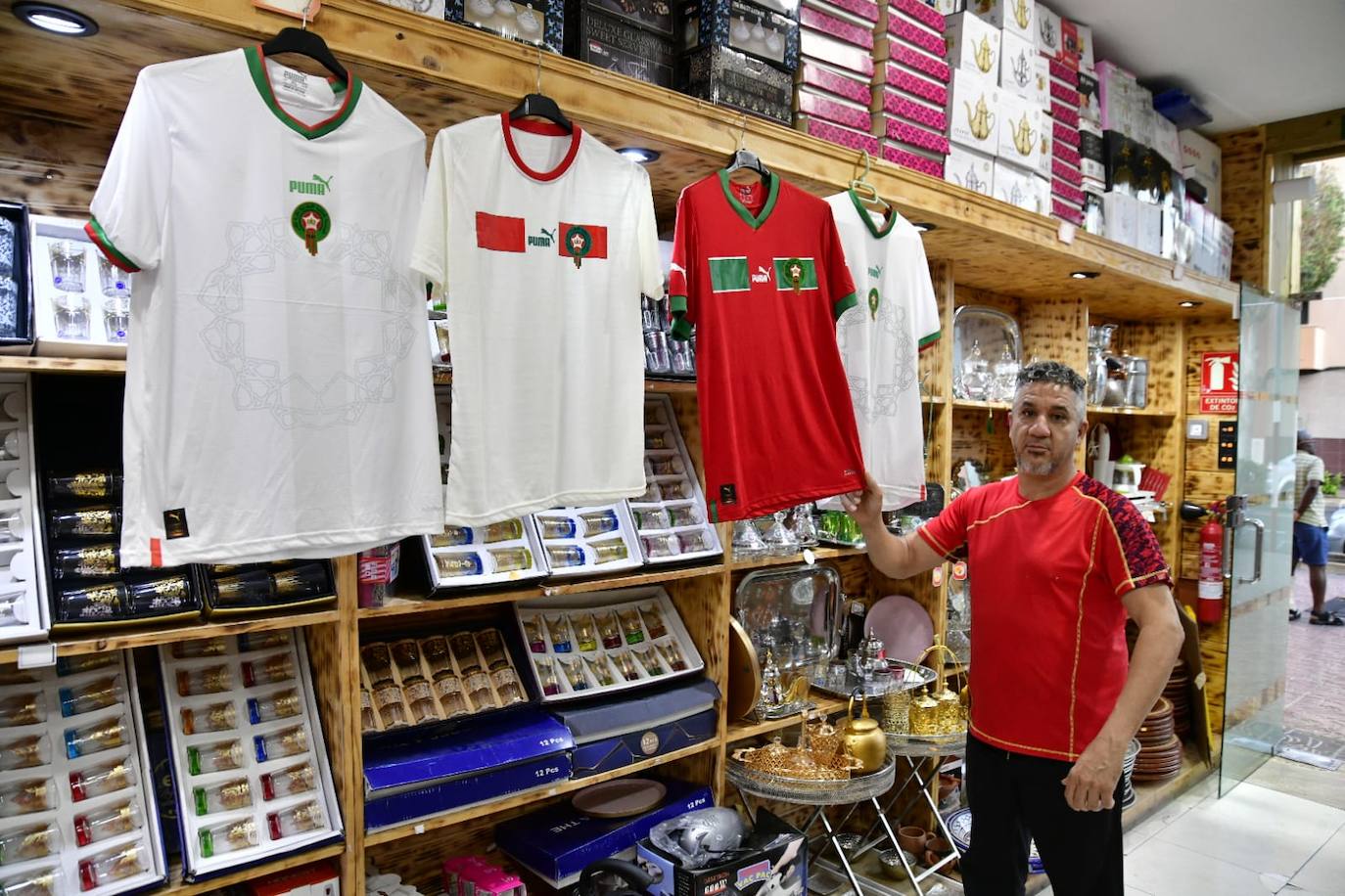 Fotos: Aficionados de Marruecos ven el partido en Vecindario