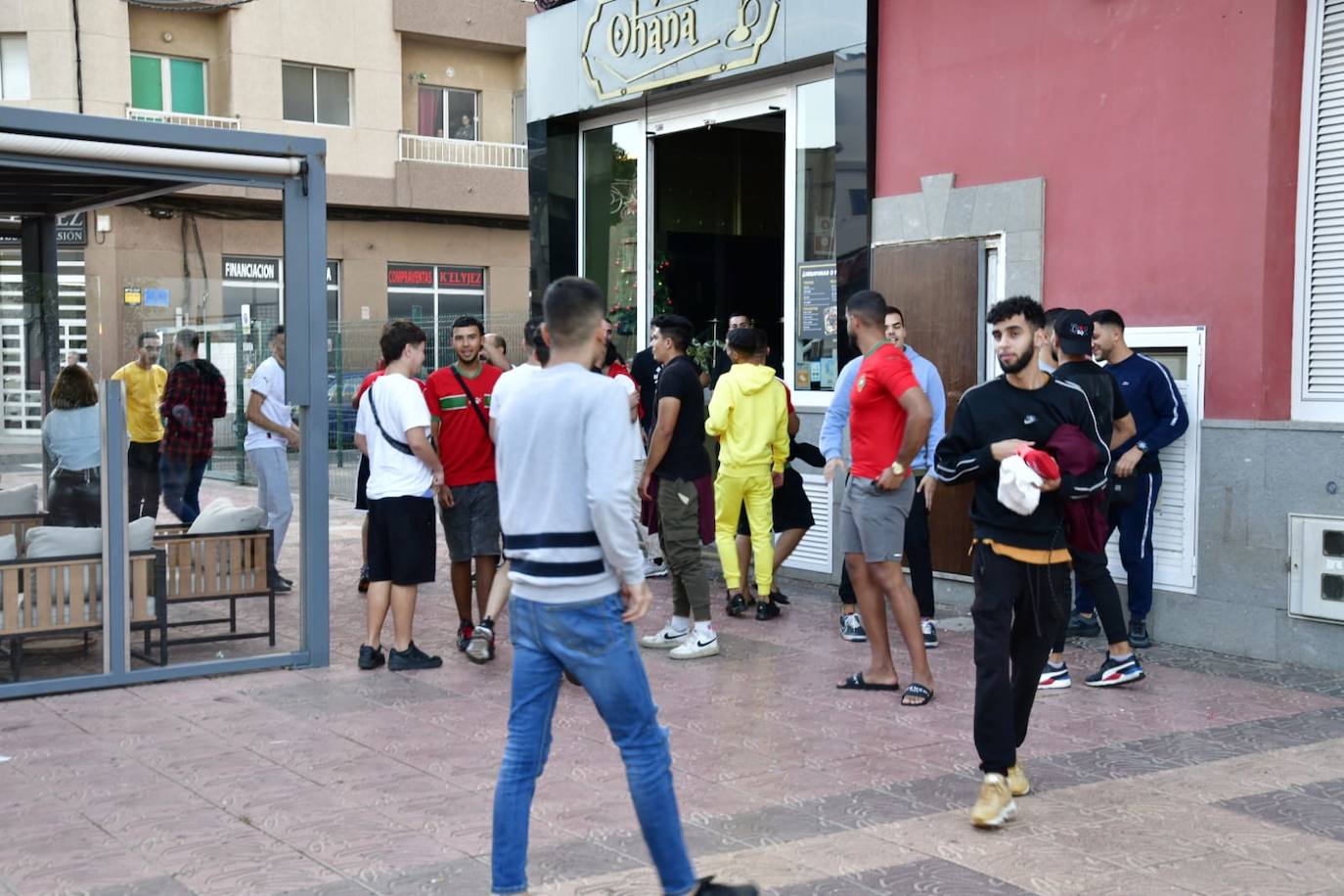 Fotos: Aficionados de Marruecos ven el partido en Vecindario