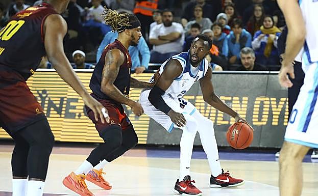 Imagen principal - Momentos del partido. 