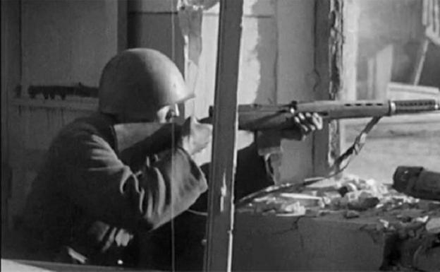 Un soldado en el frente de la Segunda Guerra Mundial. 
