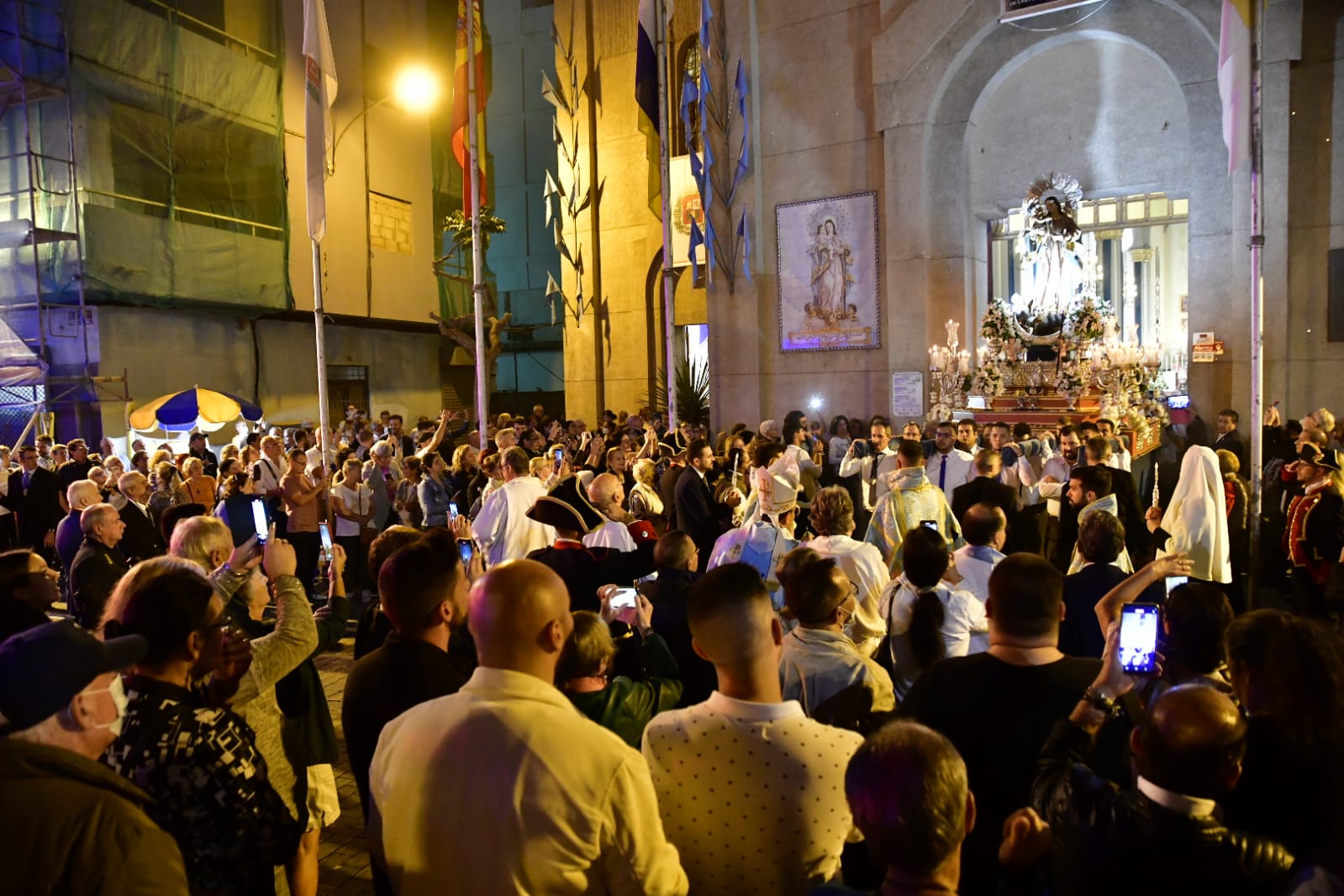 Imagen de la salida de la Virgen en la parroquia de El Puerto.
