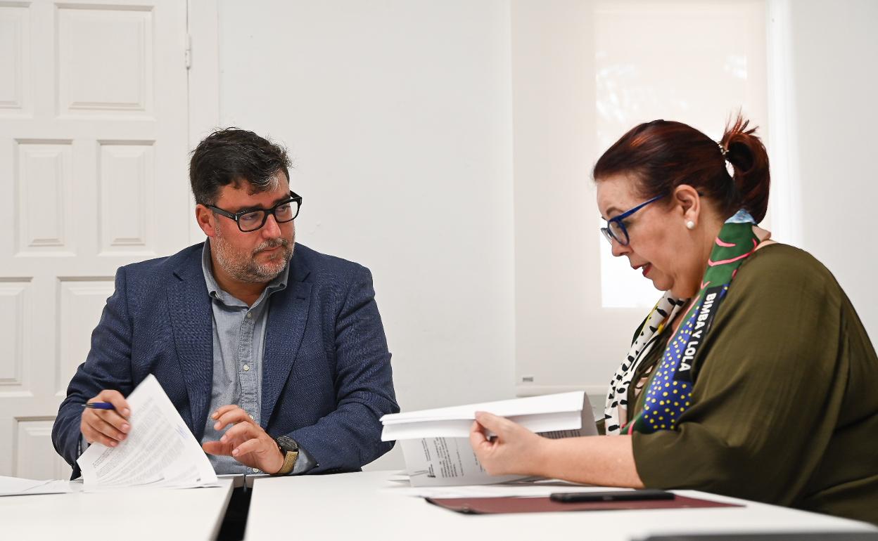 Firma del acuerdo este viernes. 