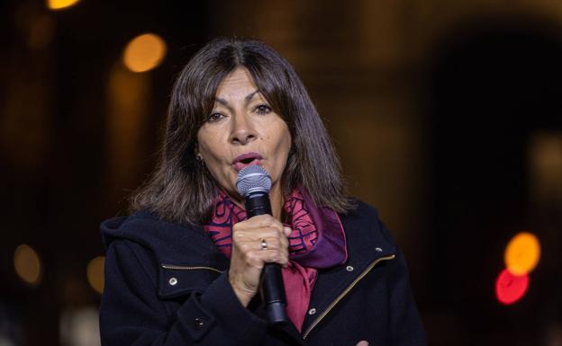 Gobierno y oposición critican la gestión de Anne Hidalgo en París