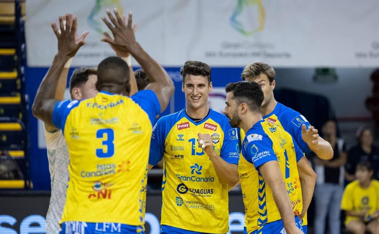 Celebración del Guaguas tras uno de los puntos sumados ante el Valencia. 