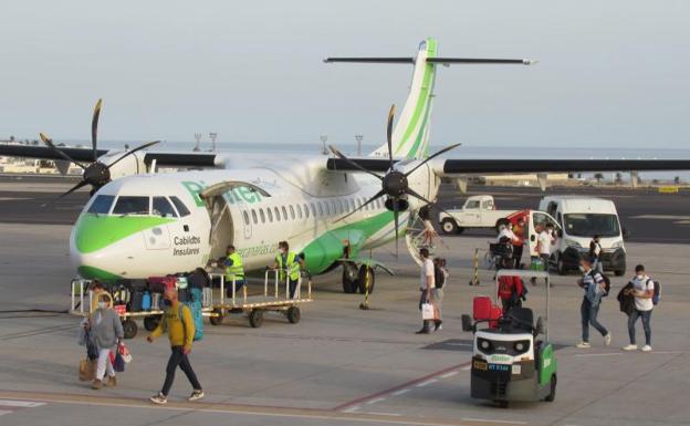 Los aeropuertos canarios superan los cuatro millones de pasajeros en noviembre
