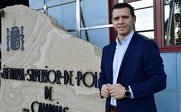 Aarón Rivero, secretario general de Jupol, en la Jefatura Superior de Policía de Canarias. 