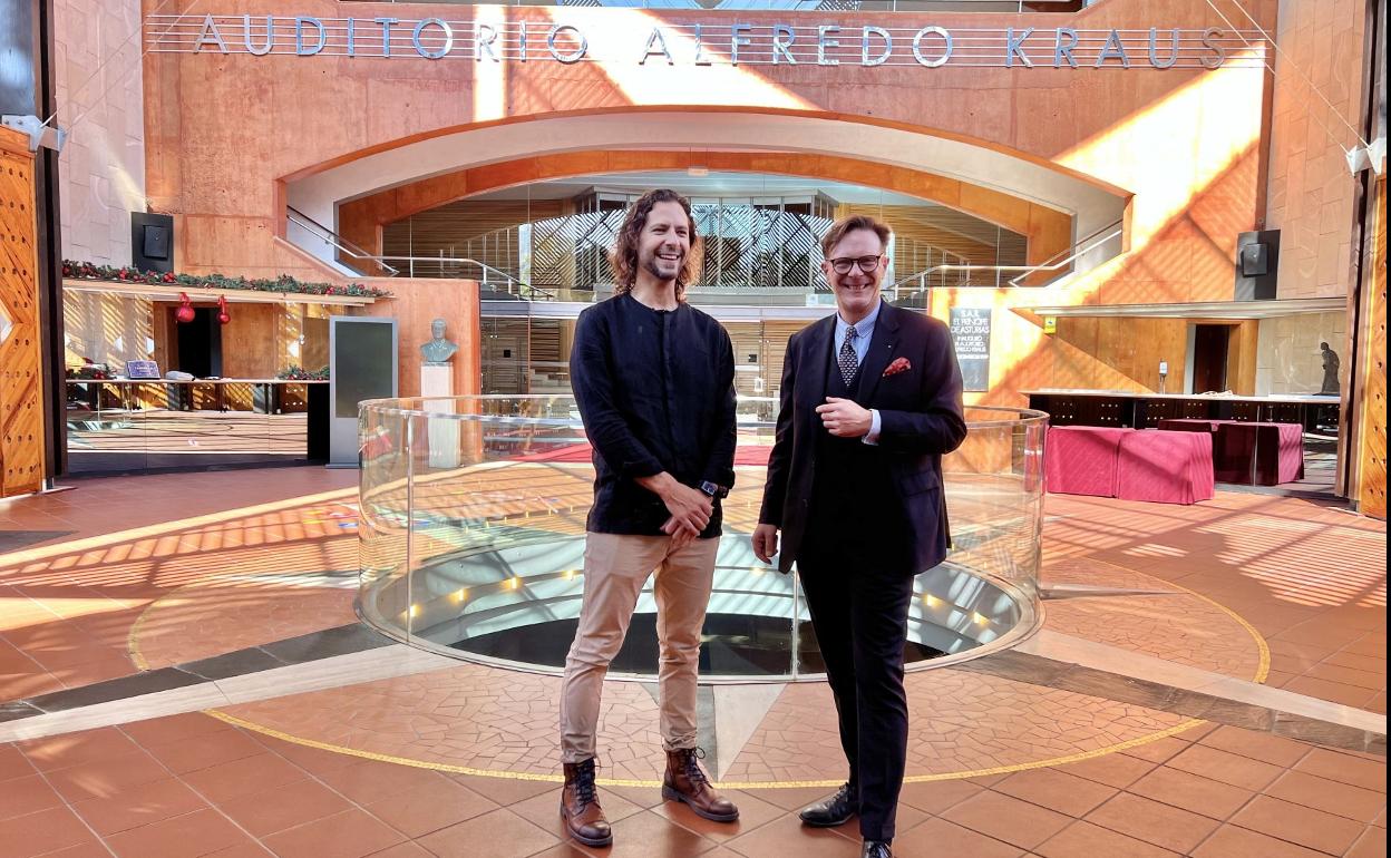 José María Ramírez, a la izquierda, y Tilman Kuttenkeuler, este martes, en el Auditorio Alfredo Kraus. 