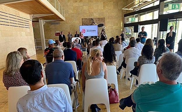 Al acto de presentación acudieron representantes de distintos colectivos de personas con discapacidad. 