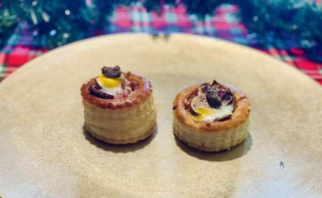 Vol au vent rellenos de champiñones con jamón y huevo de codorniz