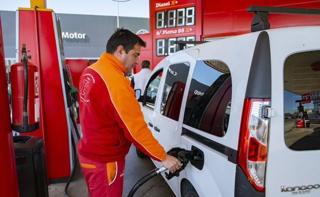 La gasolina cae con fuerza esta semana en Canarias a la espera de saber si habrá prórroga en la ayuda