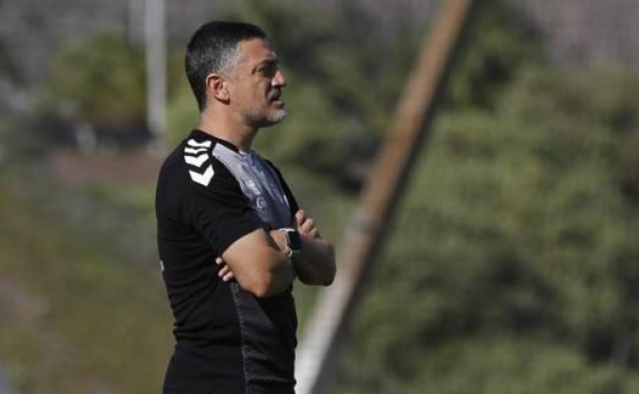 García Pimienta, durante un entrenamiento. 
