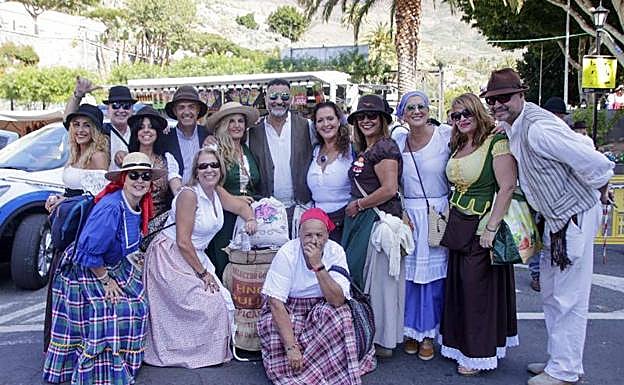 Imagen principal - Los labradores toman Santa Lucía