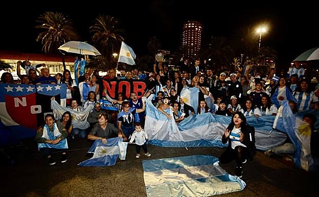 'Banderazo' de argentinos en el parque Santa Catalina