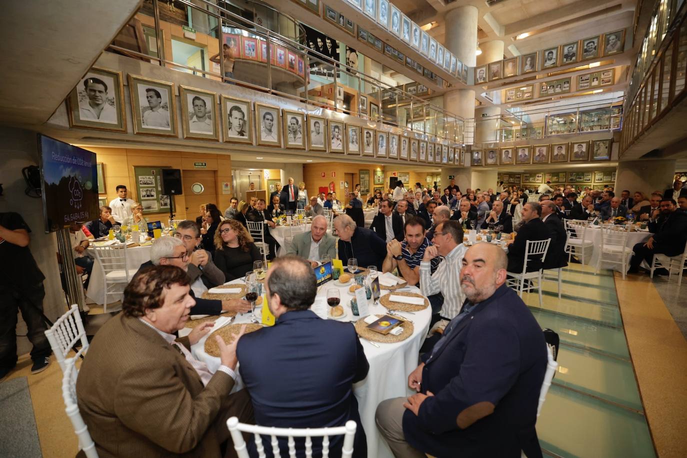 Fotos: La UD celebra su tradicional almuerzo de navidad