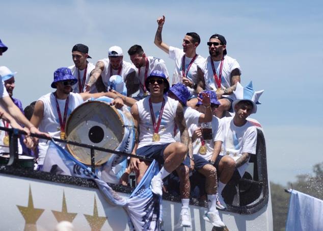 Desfile de los jugadores de Argentina tras ganar el Mundial