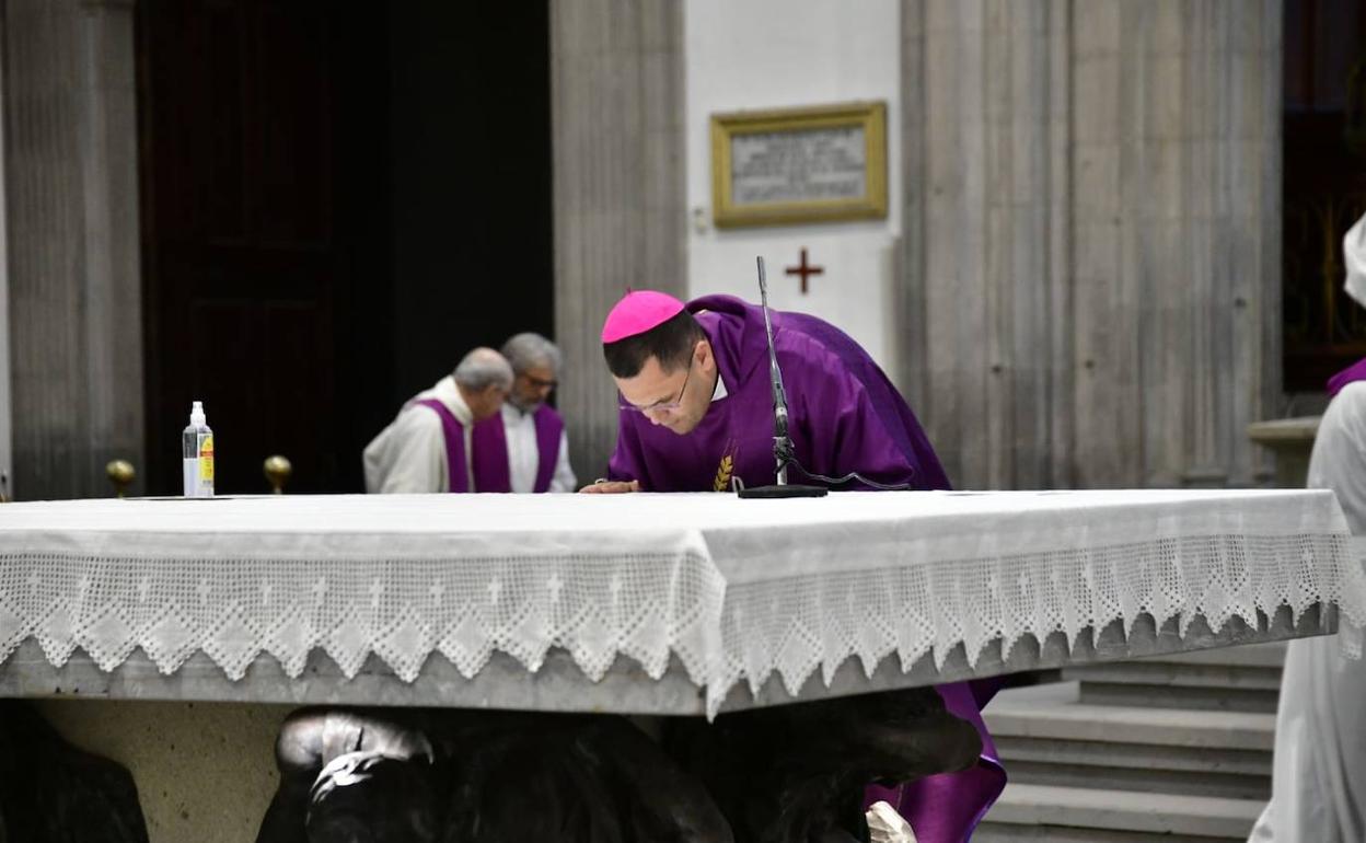 Misa funeral en honor a la familia Rodríguez Rodríguez. 