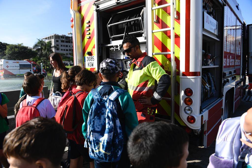 Fotos: Más de 800 escolares conocen la labor de la Policía Local, Bomberos y Protección Civil