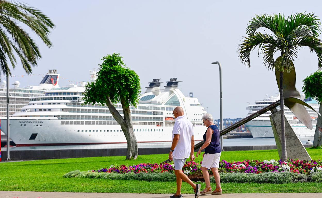 Cruceristas paseando por la capital. 
