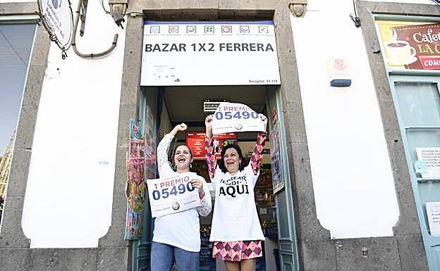 El bazar 1X2 Ferrera se encuentra en la plaza de la Constitución, en Arucas. 