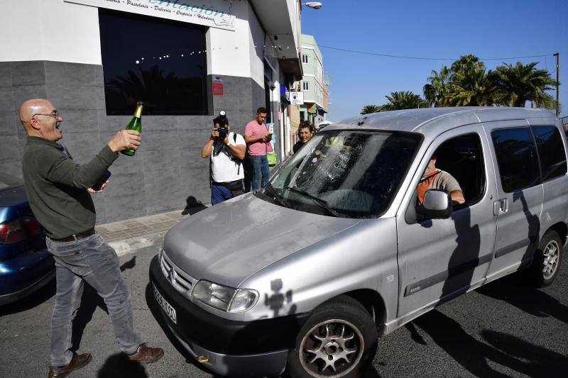 Imagen principal - Momentos de celebración en Las Huesas. 