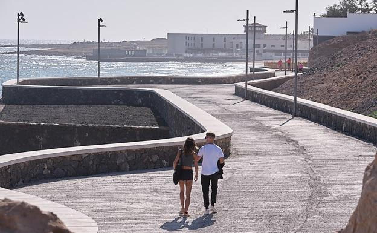 Estado actual de la obras del paseo marítimo, a la altura de la zona del Bikini. 