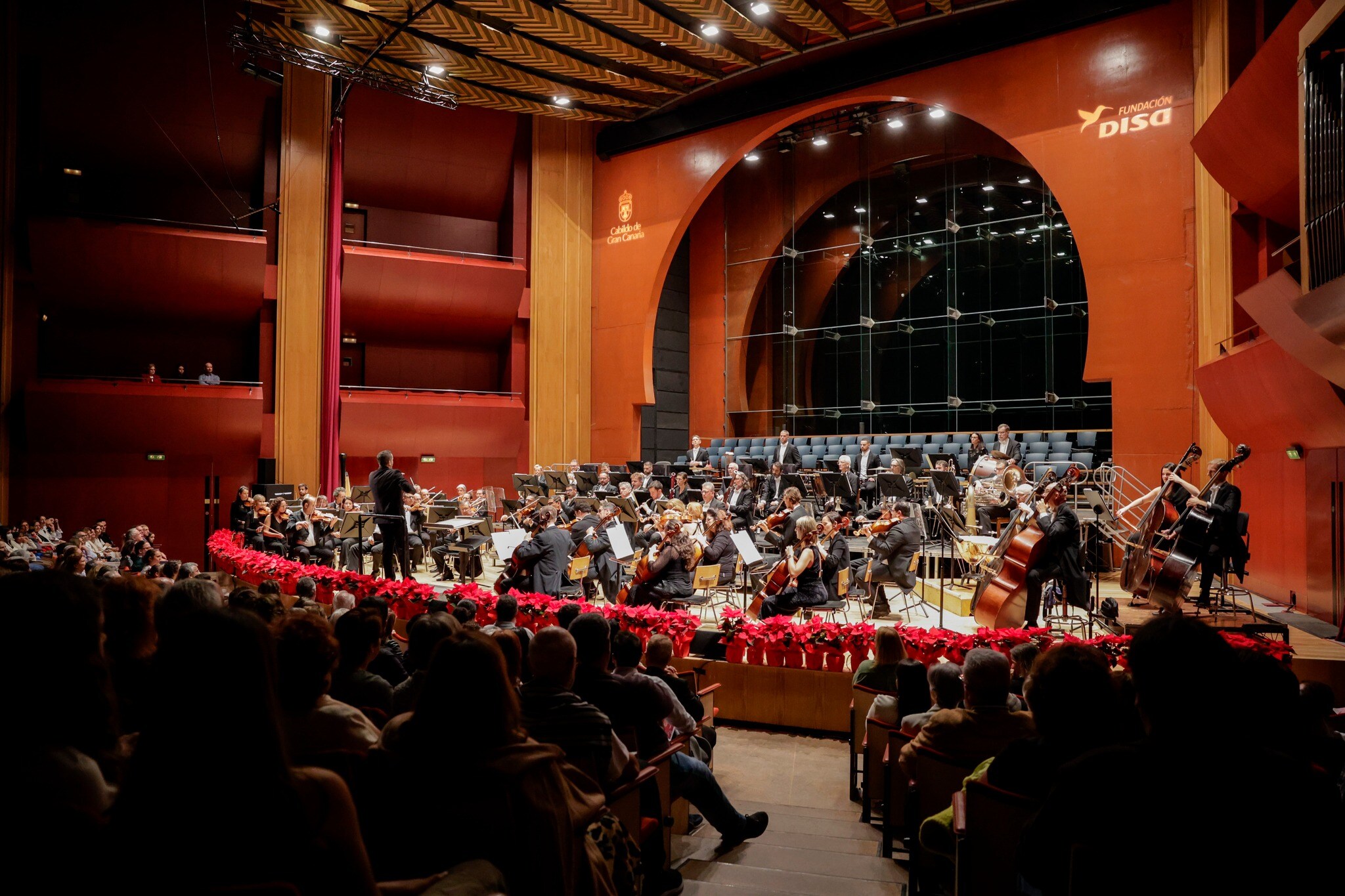 Fotos: Concierto Solidario de Navidad de la Orquesta Filarmónica de Gran Canaria y la Fundación DISA