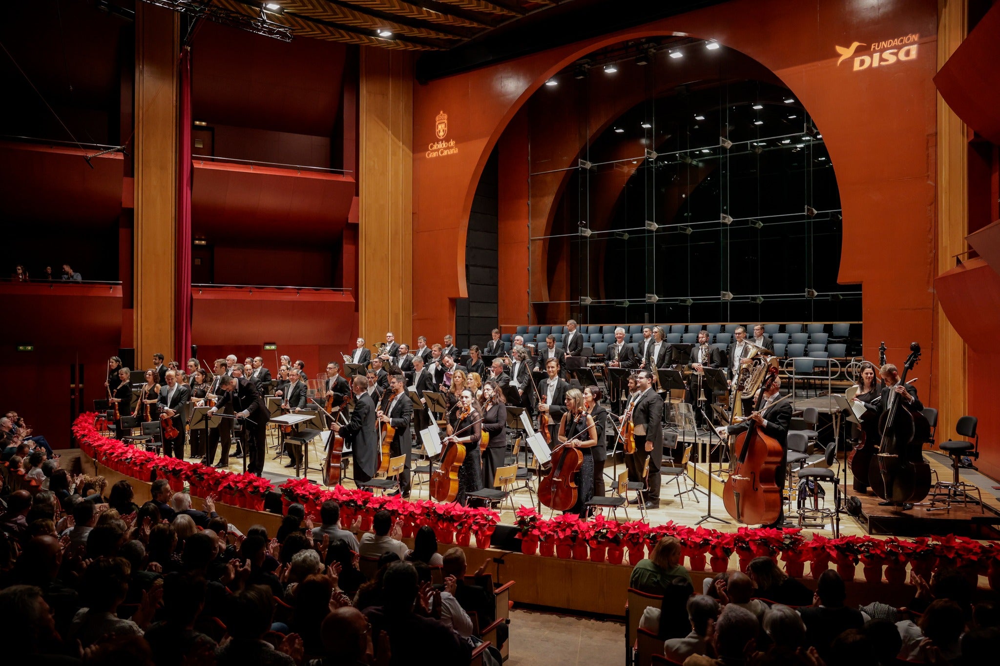 Fotos: Concierto Solidario de Navidad de la Orquesta Filarmónica de Gran Canaria y la Fundación DISA