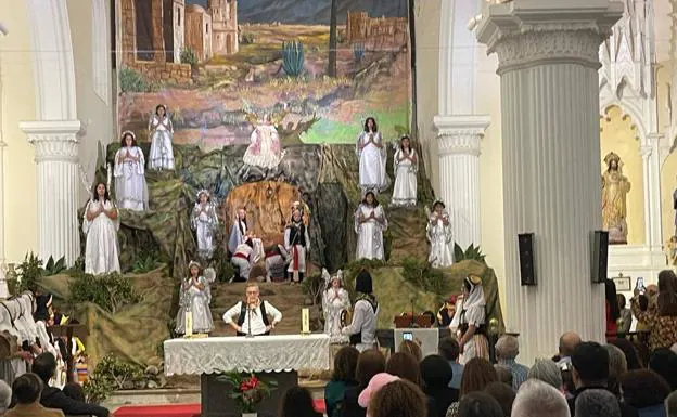 En esta tradición, los niños escenifican el nacimiento de Jesús. 