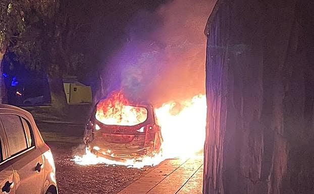 Imagen principal - Imagen del incendio y sus consecuencias. 