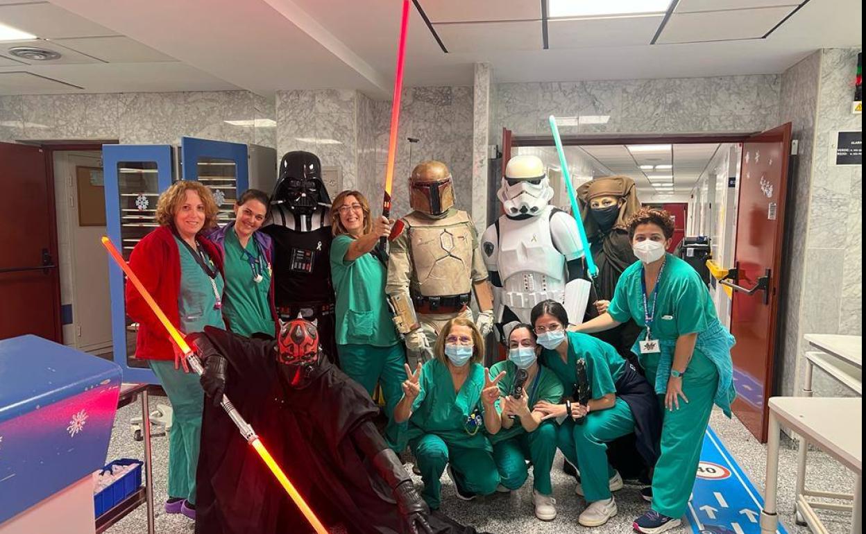 Los personajes de Star Wars visitan el ala pediátrica del Hospital La Candelaria