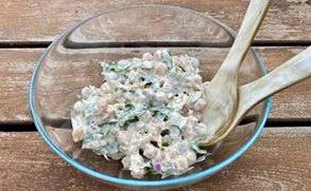 Ensalada de garbanzos con rúcula