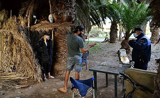 «Nos echan, molestamos a los turistas»