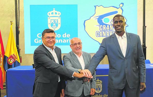 Es la imagen del año en el representativo: no solo hubo cambio en la presidencia. La trascendencia del relevo en la cúpula vino con el elegido para asumir el rumbo del Granca. Ni más ni menos que Sitapha Savané, ídolo de la afición y que regresó a su equipo, ahora con funciones ejecutivas, para imponer un nuevo modelo de gestión y recuperar la empatía con la grada. 