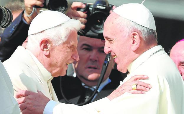 El fallecimiento allana el camino hacia la posible renuncia del Papa Francisco